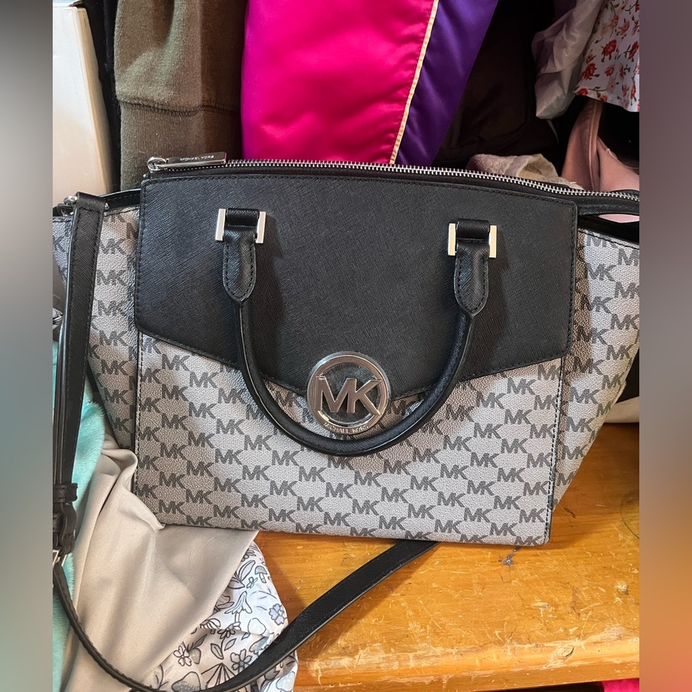 Michael Kors Black Jet Set Leather Large Convertible Purse W/ Large Flap Pocket